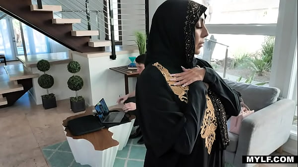 Kylie Kingston Selalu Takut Mengakui Hasrat Terlarangnya, Terlebih Karena Ia Begitu Taat Pada Agama.
