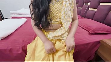 Bhabhi Bas Gili Chut Se Hi Mita Sakti Hai Gussa, Garam Chudai Ka Maza Le