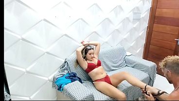 Ibu Mertuaku Yang Masih Muda Sendirian Di Rumah Dan Haus, Aku Datang Dan Dia Cepat-cepat Merayuku Untuk Menikmati Lubang Sempitnya Sampai Aku Memuntahkan Isi Perutku Ke Dalam. Vagninho E Vivi Si Jalang.