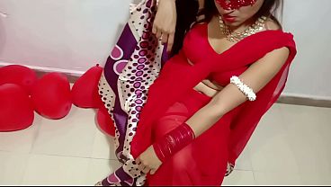 Pengantin Baru India Bersari Merah Rayakan Valentine Dengan Suami Desi – Adegan Panas Penuh Gairah