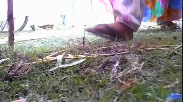 Desi Mengencingi Dengan Penuh Gairah