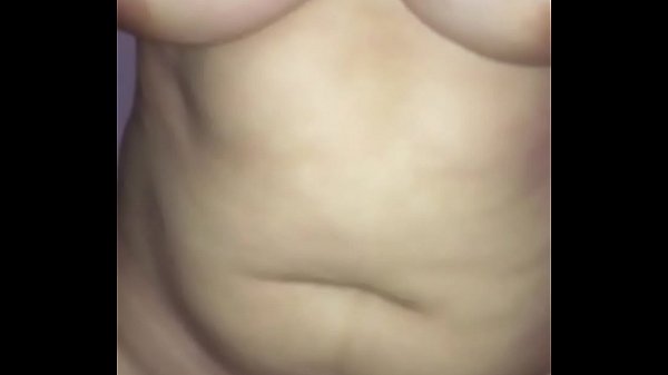 Gadis Asia Menggoda Menggesekkan Tubuh Dari Sudut Pandang Sensual