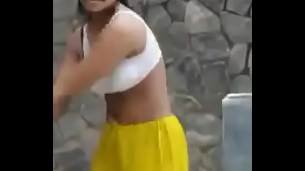 Desi Goyang Panas Bikin Makin Greget, Bikin Ngilu Di Setiap Gerakan.