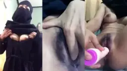 Abg Bercadar Lagi Colmek Pake Dildo, Becek Bener Memeknya.