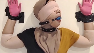 Hijabers Diiket, Leher Basah Keringetan, Napas Tersengal-sengal.