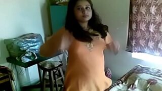 Video Mesum: Kakak Ipar Bejat Ngebutak Lubang Memek Adik Ipar Yang Montok Di Bokep India
