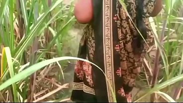 Ibu Dan Anak Tiri Ngentot Di Luar Rumah Di Kampung