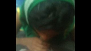 Desi Auntie Pengemis Di Kereta Lokal, Mainin Kontol Sambil Dijilat