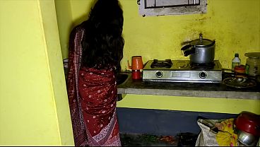Devar Lihat Bhabhi Sendirian Di Dapur, Langsung Hajar Memek Basahnya.