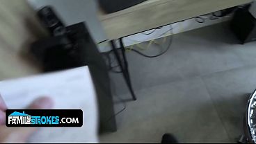 Anaknya Tiri Cewek Latin Yang Seksi, Bikin Bapak Tiri Klepek-klepek Sama Tubuh Mulusnya Yang Bikin Ngilu.