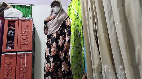Bu Guru Lihat Murid Lagi Colok, Langsung Diajak Crot Bareng.
