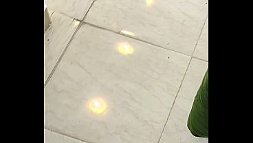شرموطة مصرية نار، صاحبت البيت بتنيكها سباك وصاحبه، كلام يهيج، صوت واضح وجسم يلبن