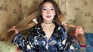 Gadis Montok Rusia Paha Besar Mainin Memek Sempitnya Pakai Dildo Di Dalem.