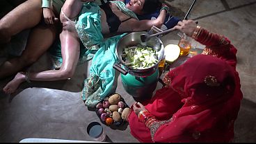 Ibu Tiri Dapur, Goyang Pinggul Bikin Ngilu, Masakan Desi Bikin Makin Gila