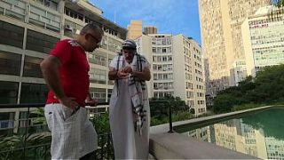 Sheik Árabe Chegou No Brasil Na época Da Copa, Junto Com O Guia Turístico, Pegaram As Torcedoras Que Tavam No Hotel E Levaram Pro Quarto — Meteram Gostoso Até O Cuzinho Das Safadas. Completo No Red.