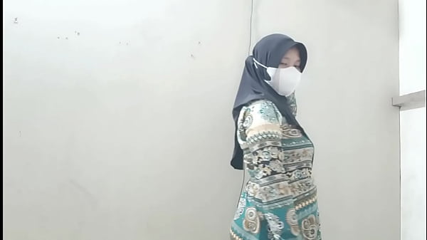 Ngentot Istri Tetangga Pas Suaminya Berangkat Cari Duit, Goyangannya Bikin Mampus.