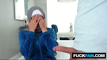 Tetangga Hijabku Kaget Lihat Kontol Besar, Sophia Leone Sama Nicky Rebel