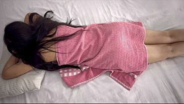 Bule Nri Minta Dipijat Pantat Sama Pelayan, Langsung Ngewe Memek Sambil Pantat Gede Digoyangin.
