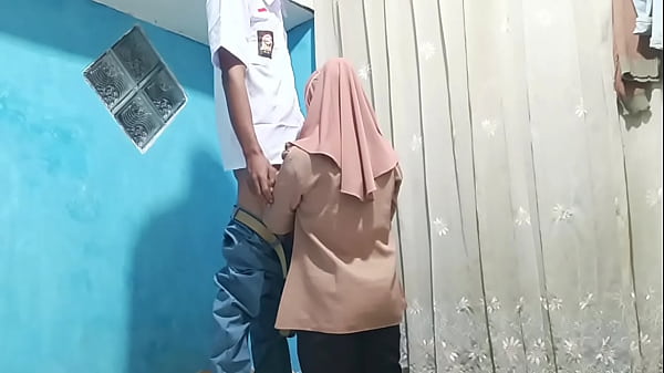 Murid Ngewe Bu Guru Habis Pulang Sekolah, Sampe Bokongnya Merah Kena Pukul.