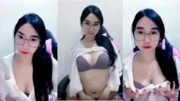 Amerlita Si Cewek Kacamata, Seksi Banget Bikin Ngilu