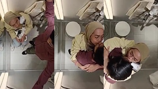 Cipokan Hijab Sampai Ngefiyul Di Ruang Ganti, Dildo Pacar Nyesel Gak Bawa