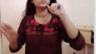 Tonton Video Mandi Bugil Bhabhi Desi Berambut Panjang Yang Bikin Greget