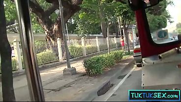 Tuk Tuk Jemput Ibu-ibu Thailand, Langsung Naik Kontol Gede.
