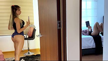 Ibu Mertua Seksi Ketahuan Ngocok Sambil Dengerin Desahan Dari Kamar Sebelah