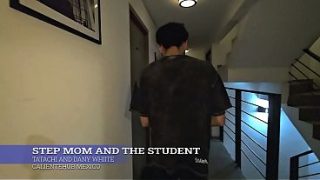 Ibu Tiri Lagi Ngajar Murid, Makin Panas Sange.