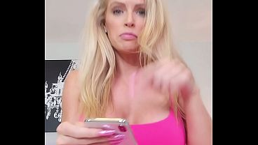 Ibu Tiri Ngeliatin Kamu Coli Nonton Video Porno Dia Sambil Ngiler.
