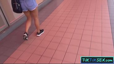 Cewek Thailand Amatir Dijemput Di Tuk Tuk, Langsung Dibawa Ke Hotelnya, Makin Seru Malamnya