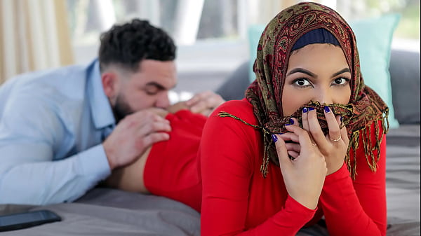 Stepbro Mau Ngajarin Step-sis Berhijab Soal Hal-hal Panas Sebelum Nikah – Hijablust