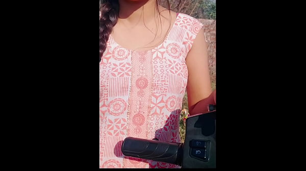 Desi Randi Ko Sadak Se Utha Kar Garam Garam Choda