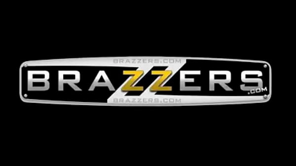 Brazzers, Bintang Porno, Toket Gede Banget Bikin Crot Terus!