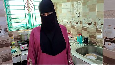 Selagi Istri Pergi, Suami Selingkuh Ngewe Pembantu Hijab Di Rumah Kosong