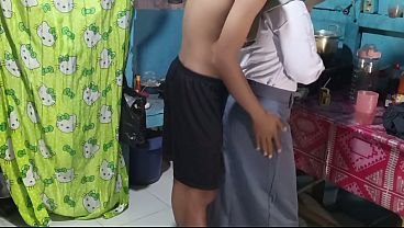 Ngentot Adik Ipar Di Dapur, Pas Mau Berangkat Sekolah, Makin Seru