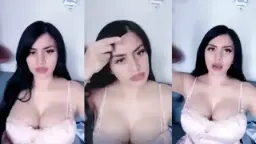 Alondra Pake Toge Doang, Montoknya Nampol, Cuma Beha Aja Yang Nutupin.