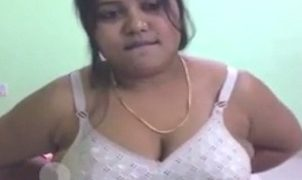 Tontonan Langsung Wanita India Telanjang Di Kamar, Bikin Nafsu Membuncah.
