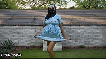 Hijab Mahasiswi Jogging Di Tempat Umum, Ngocok Kontol Demi Duit