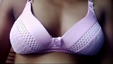 Malam Ini, Siapin Lidah Lo Buat Ngejilat Habis-habisan Cewek India Super Pedes Yang Bikin Keringet Lo Netes.