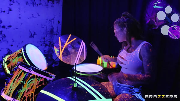 Tonton Trailer Full Bang The Drummer Dari Brazzers Di Zzfull.com, Bikin Makin Basah!