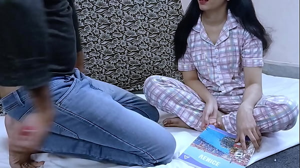 Buka Baju Dan Telanjangi Cewek Mosi, Lalu Ngentot Di Depan Keluarga.